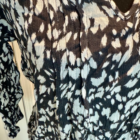 Fun2Fun Summer 3/4 Sleeve Top, Dark Gray/animal print, EUC, M - Picture 8 of 14